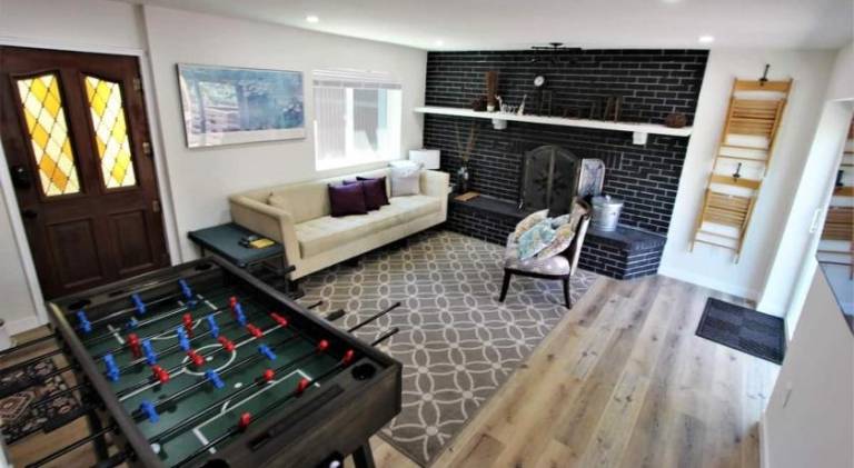 Vacation home with jacuzzi & grill in Big Bear Lake, CA