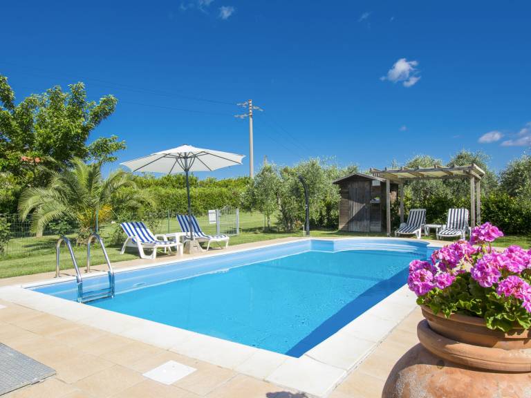 Vacation home with private pool, grill & patio | Dogs allowed — photo 3