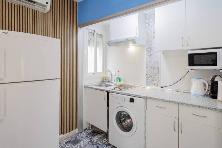 Sevilla Center Premium Apartment with Balcony, Wi-Fi & Air Conditioning — photo 3