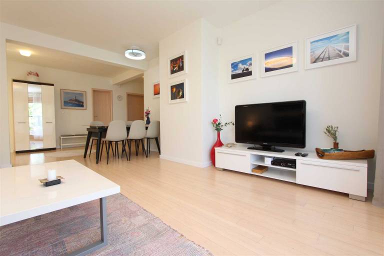 Holiday apartment with patio — photo 3