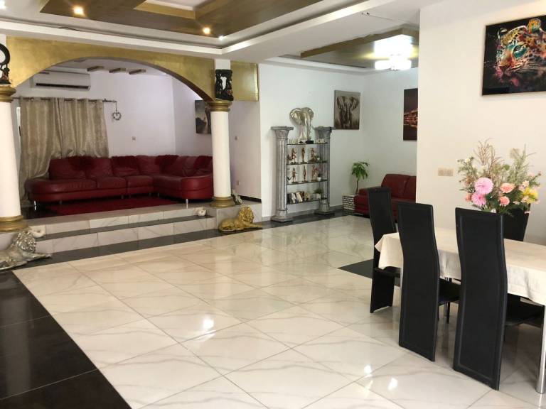 Welcome To Our Lovely 3 Bed Apartment in Abidjan