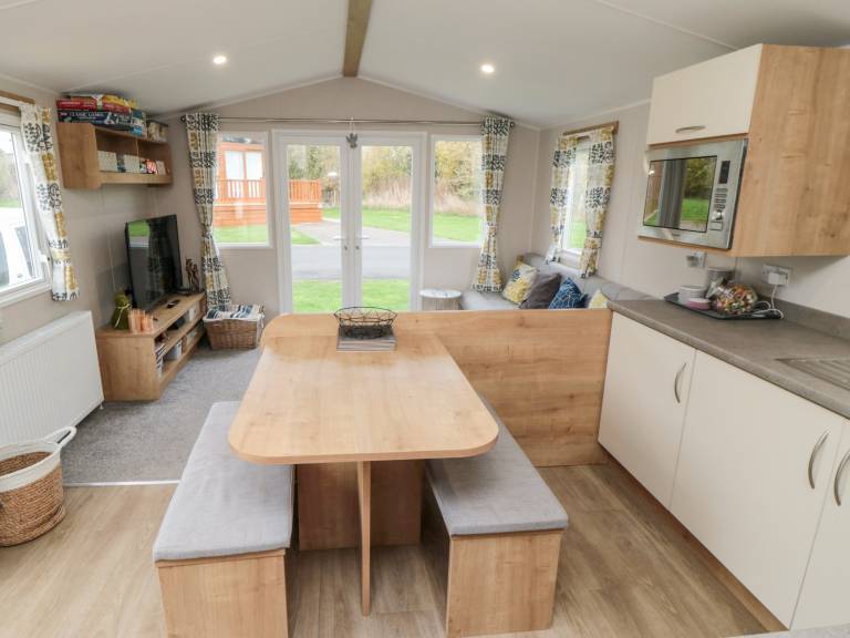 Cottage Cayton Bay