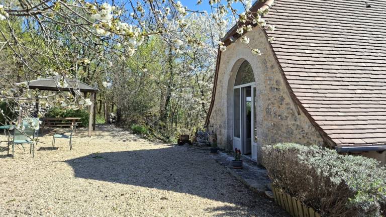 Ample gite with terrace, garden & private pool | River view | Pet-friendly — photo 4