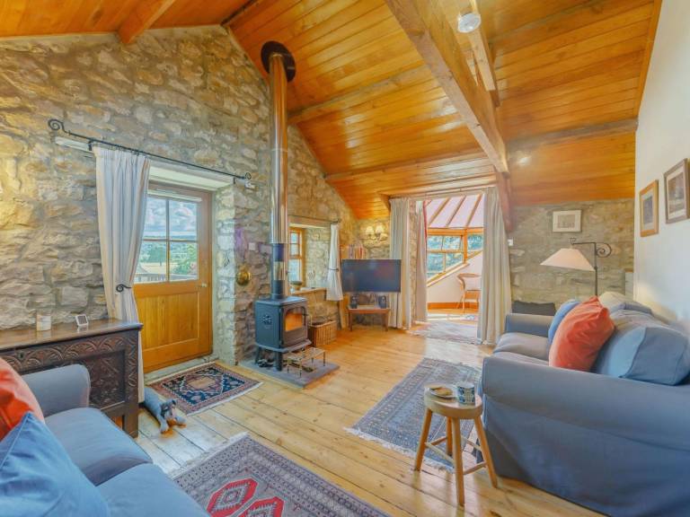 Fully equipped cottage with yard | Pets allowed — photo 4