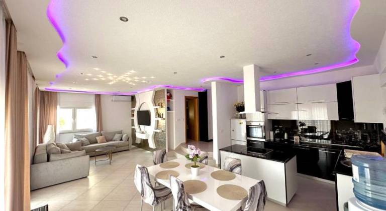 Rental apartment with yard & terrace in Vodice