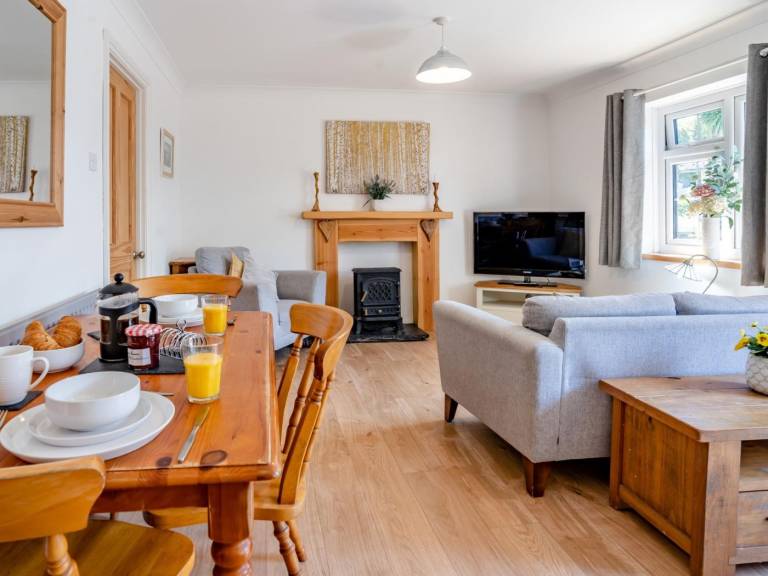 Cottage with garden & hot tub | Pets allowed — photo 3