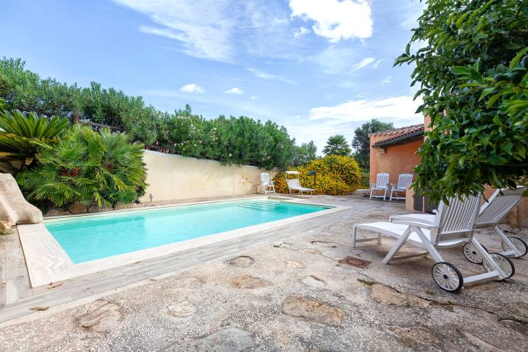 Holiday Home 'Aurora' with Private Pool, Wi-Fi and Air Conditioning in Stintino