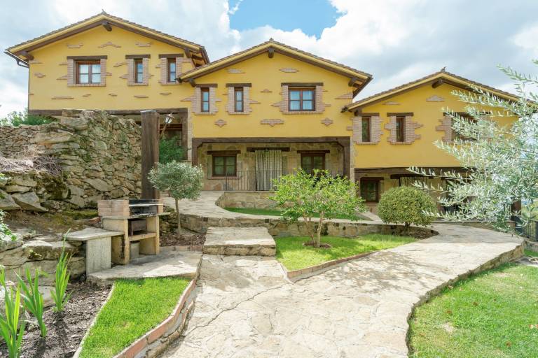 Charming house with grill, garden & pool | Nature view | Pets allowed — photo 2