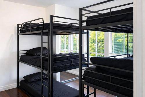 Vernon Stay Near BMO Stadium