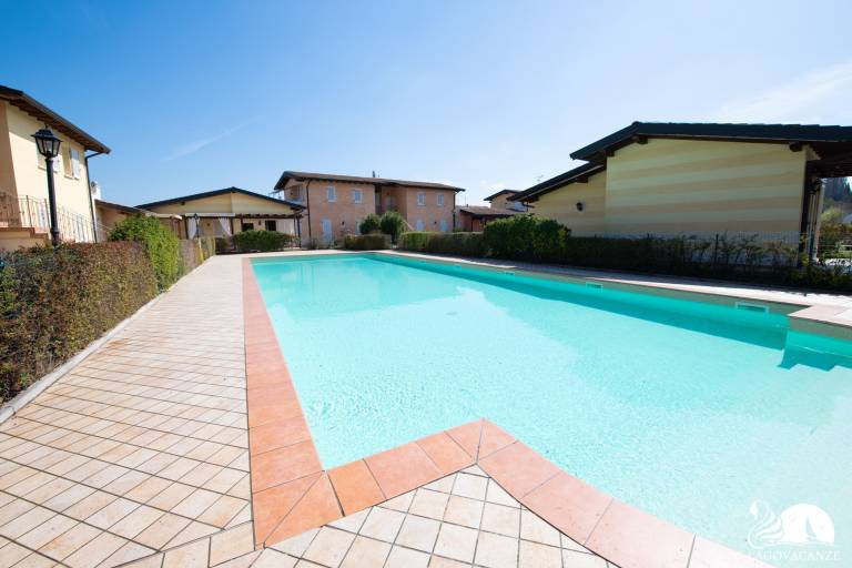 Holiday apartment with garden & pool in Manerba del Garda