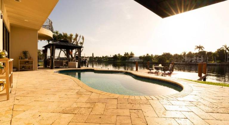Vacation home with yard, grill & private pool — photo 4