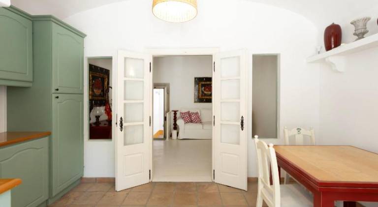 Apartment with jacuzzi — photo 4