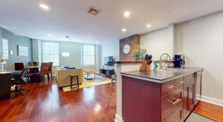 Roomy 1-bedroom - Faneuil Hall and Quincy Market — photo 5