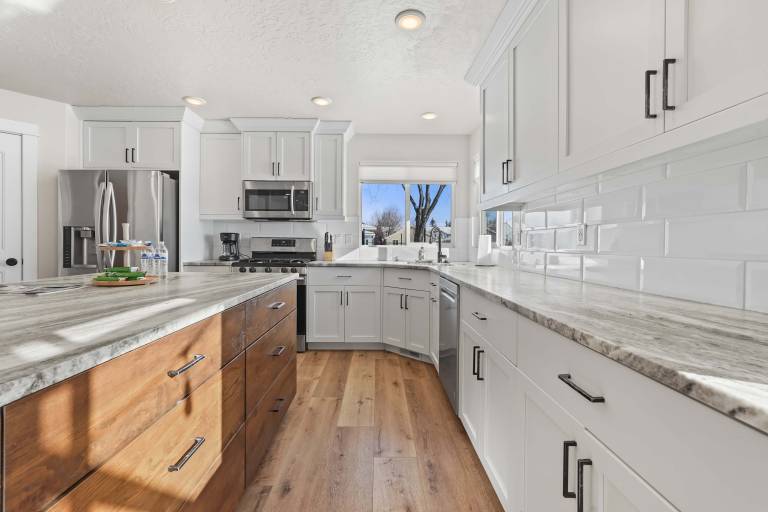 Family-friendly house with pool & yard | Good for workation | Pets are welcome — photo 4