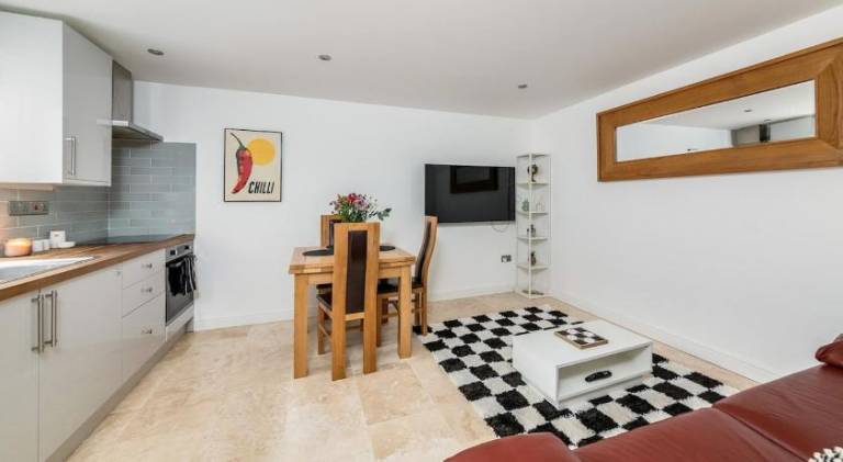 Oxford, St Clements, 2-Bed, Minutes to Centre with Private Garden Courtyard in Oxford