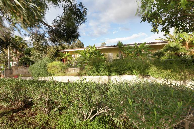 Vacation home with pool, terrace & garden — photo 5