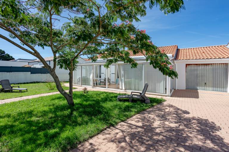 Holiday Home 'Maison Avec Jardin 400m Du Centre' with Garden and Wi-Fi in La Tranche-sur-Mer