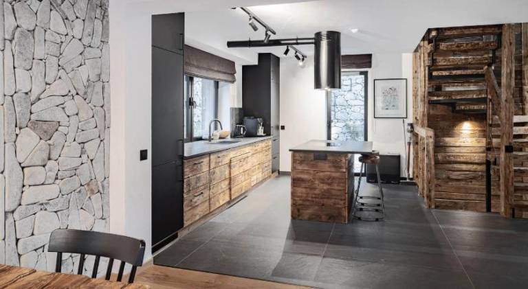 Chalet with hot tub & sauna | Pets allowed — photo 3