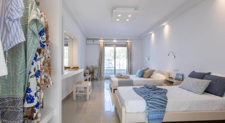 Rental apartment with terrace, pool & garden — photo 2