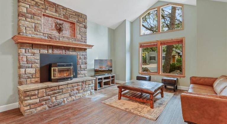 Pleasant vacation home with jacuzzi | Pets are welcome in Flagstaff, AZ