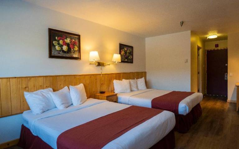 Canadas Best Value Inn River View Hotel — photo 4