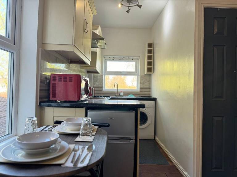 30% OFF Cosy Haven For Couples Free Parking — photo 5