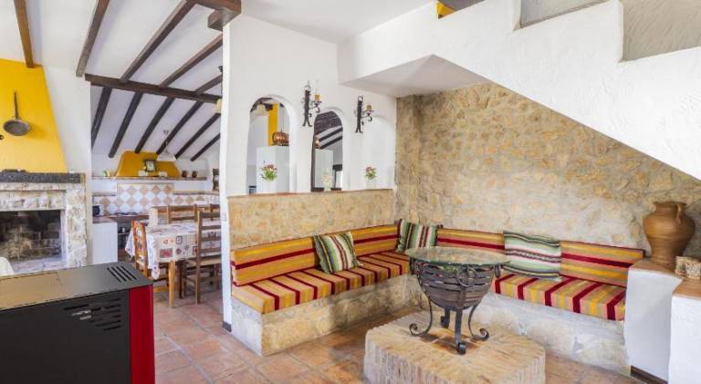 Vacation home with garden, patio & grill — photo 5