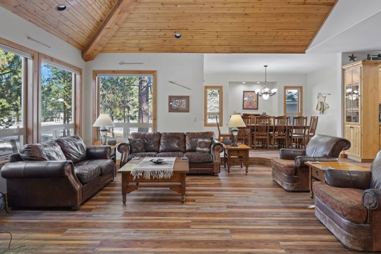 11 Vine Maple - Pool Table, Bikes, Luxury Lodge, A/C, SHARC Passes, Hot Tub — photo 4