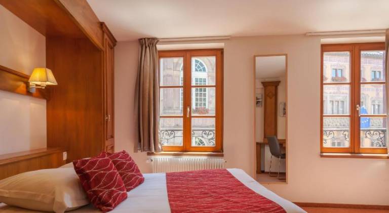 Logis Hotel De La Cloche — photo 2