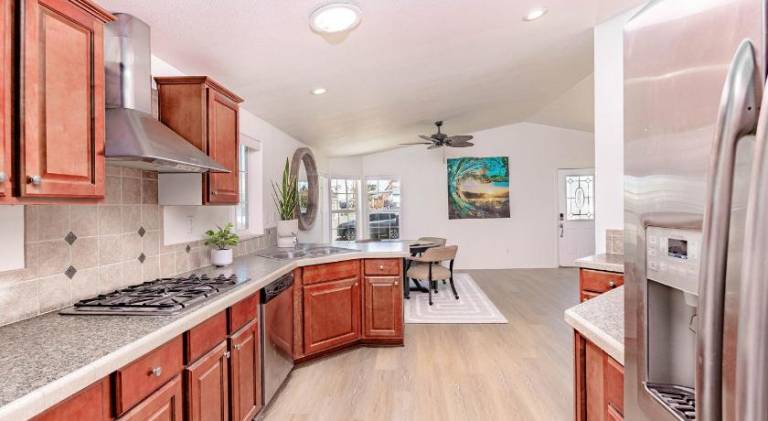 Vacation home with jacuzzi & pool | Pets allowed — photo 3