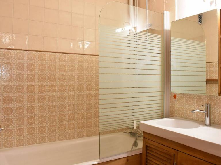 Spacious Chalet in Méribel - Pets Allowed, Parking Included — photo 5