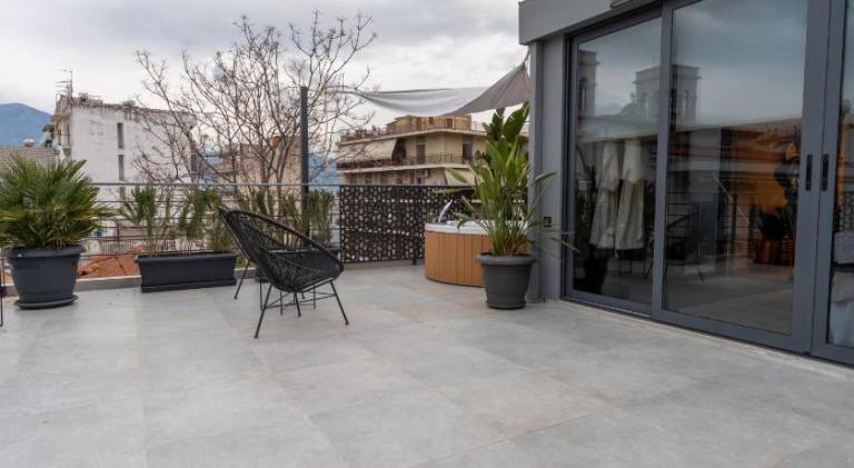 Apartment with patio & jacuzzi — photo 5