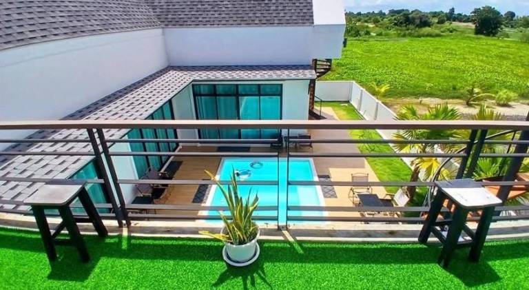 Large private pool villa, 650 m from Mae Rumphueng beach in Rayong