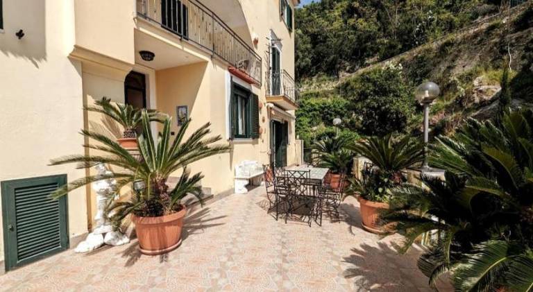 Holiday apartment with 2 rooms for 7 persons in Tramonti