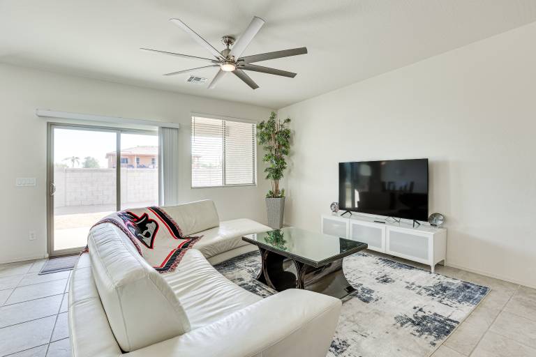 7 Mi to State Farm Stadium Peoria Home