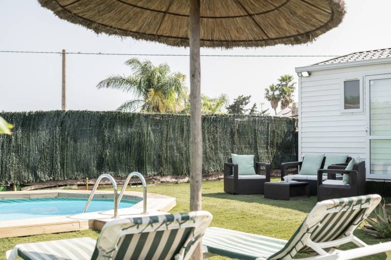 Beautiful vacation home with private pool, terrace & yard | Garden view | Dogs allowed — photo 4