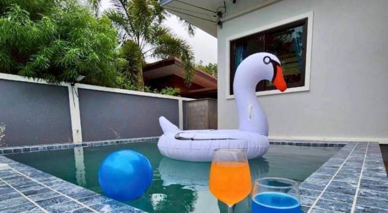 Villa with garden, patio & pool | Pets are welcome — photo 5