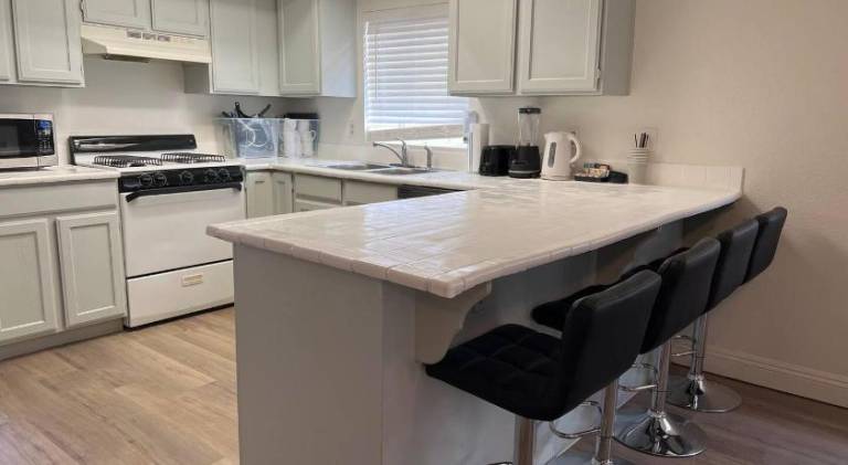 Extended Stay 3 or 4 Beds Cozy Smart Home Living — photo 4