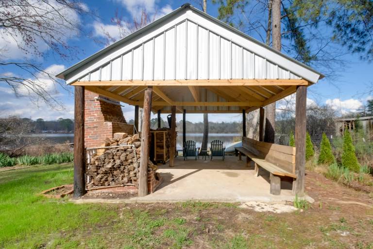 Pavilion & Outdoor Fireplace! Lake Joy Retreat — photo 2