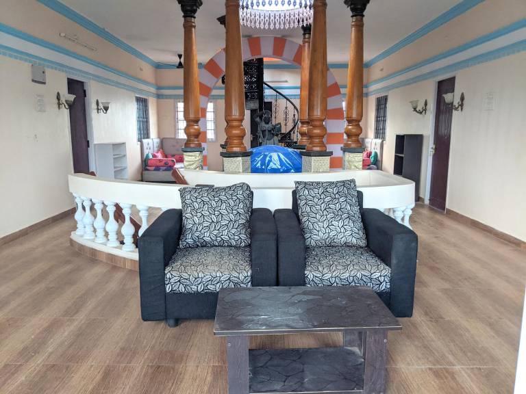 Bungalow with hot tub — photo 3