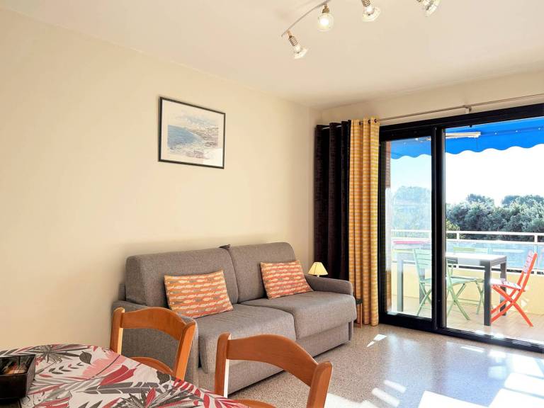 Holiday apartment with pool — photo 4
