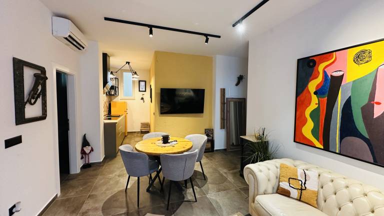Apartment with patio — photo 2