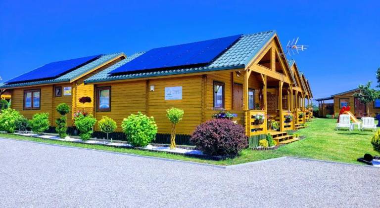 Lodge with barbeque & patio — photo 5