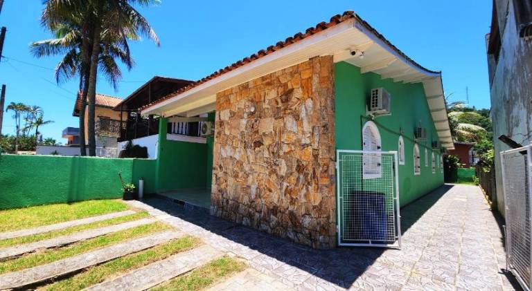 Vacation home | Next to the beach | Dogs allowed in Ubatuba