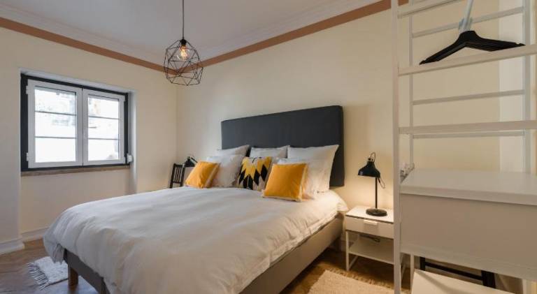 Fully equipped rental apartment with terrace & hot tub | Near São Jorge Castle | Perfect for remote work | Pet-friendly in Lisbon