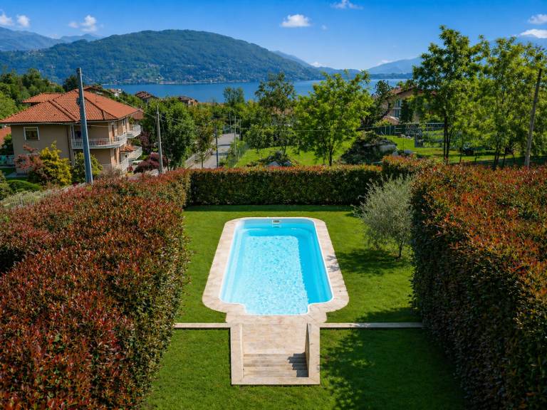 Vacation home with yard, terrace & private pool | Garden view — photo 2