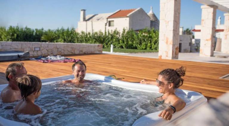 House with hot tub, pool & terrace | Perfect for remote work | Pets are welcome in Alberobello