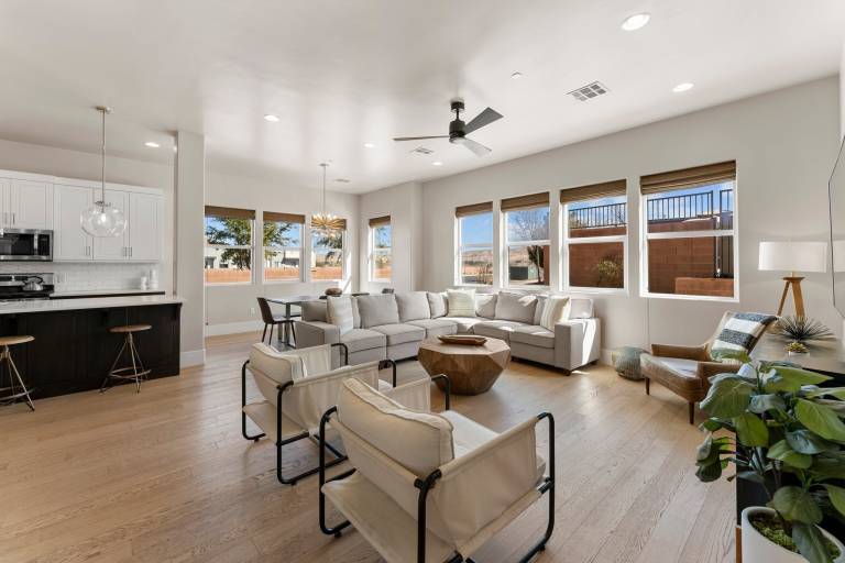 Fully equipped condo with barbeque, jacuzzi & pool | Pets are welcome in Washington, UT