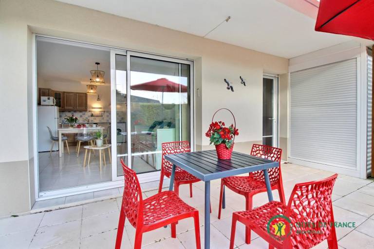 Gite with yard & patio — photo 2