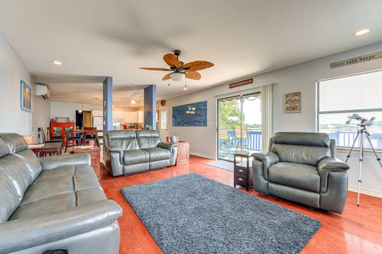 Waterfront Lake Buchanan Cottage w/ Kayaks! — photo 4